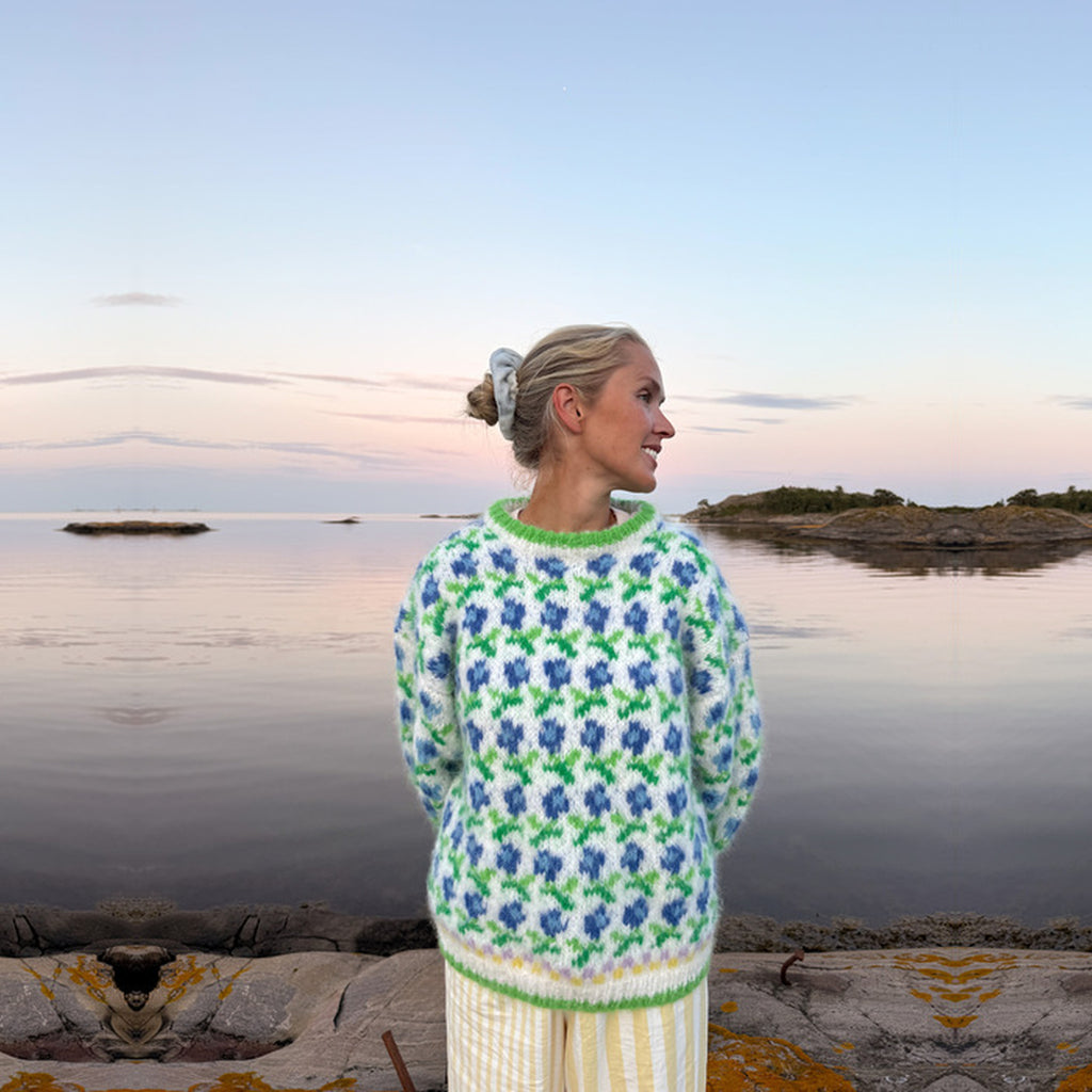 Strikkepakke Ellinor genser hvit/kongeblå